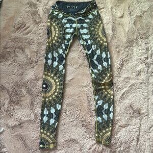 Wolven Geometric Black and Gold Leggings